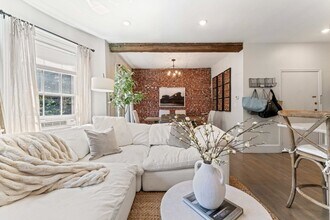 91 Waltham St, Unit 4 in Boston, MA - Building Photo - Building Photo