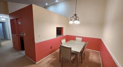 2102 Doolittle Dr, Unit 2102 in Bridgewater, NJ - Foto de edificio - Building Photo