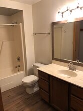 530 Bluebird Ct in Onalaska, WI - Building Photo - Building Photo