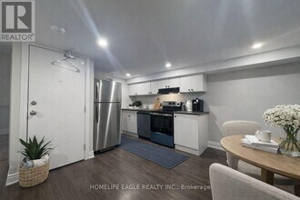 23 Lindridge Ave in Brampton, ON - Building Photo - Building Photo