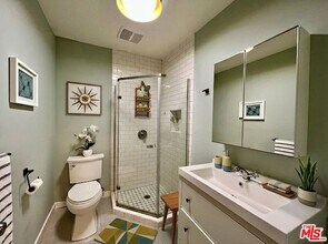 656 N Dillon St in Los Angeles, CA - Building Photo - Building Photo