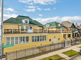 799 E Grand Blvd in Detroit, MI - Building Photo