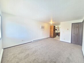 2410 E Queen Ave-Unit -2414 in Spokane, WA - Building Photo - Building Photo