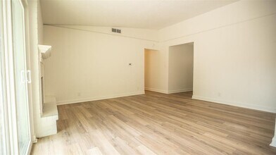 11611 Elk Park Trail in Austin, TX - Foto de edificio - Building Photo