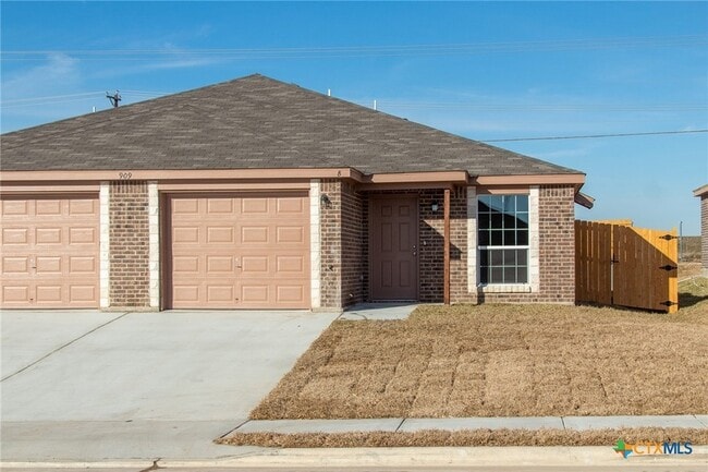 909 Lasso Dr, Unit B in Killeen, TX - Foto de edificio - Building Photo