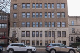 817 W Lakeside Pl in Chicago, IL - Building Photo