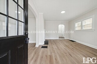 3606 Revere Dr in Toledo, OH - Building Photo - Building Photo