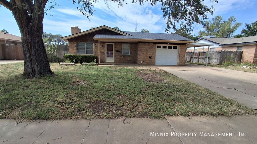 2813 John Dr in Amarillo, TX - Foto de edificio