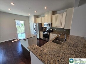 2434 Emanuel Ct in Easton, PA - Building Photo - Building Photo