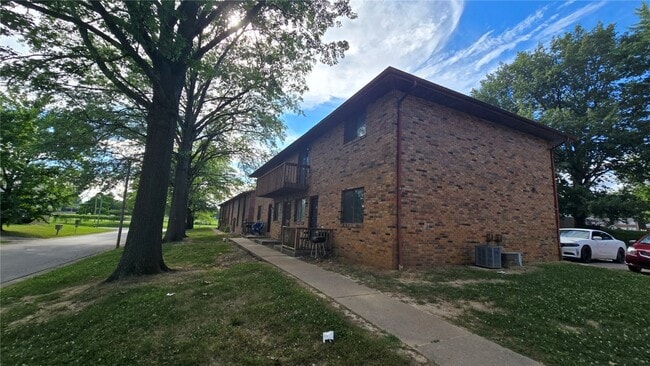property at 5 Yorkshire Ln