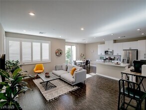 9253 Casa Sierra Ln in Las Vegas, NV - Building Photo - Building Photo