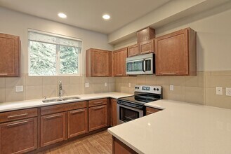 1413 105th Pl SE in Everett, WA - Foto de edificio - Building Photo