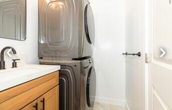 2033 N Frederic St in Burbank, CA - Building Photo - Building Photo