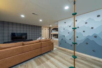 322 Goldenleaf Rd in Mars Hill, NC - Foto de edificio - Building Photo