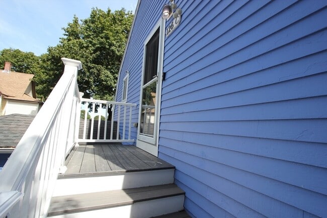 126 Washington St in Franklin, MA - Building Photo - Building Photo