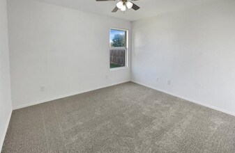 1302 Lynnwood Dr in Cleburne, TX - Building Photo - Building Photo