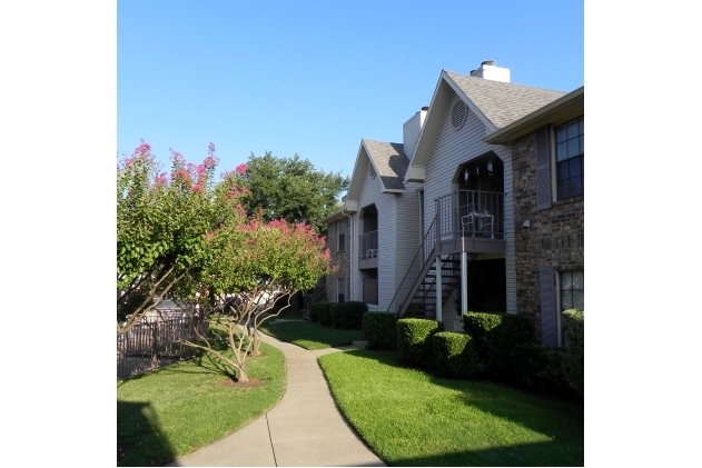 Hebron Oaks in Carrollton, TX - Building Photo