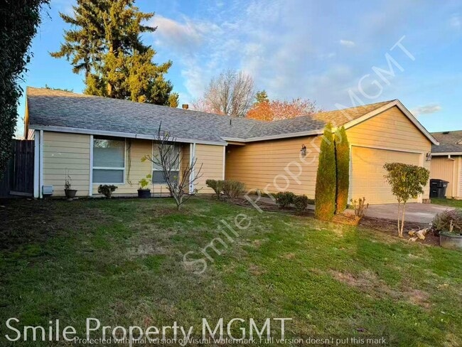 330 S Heather St in Cornelius, OR - Building Photo - Building Photo