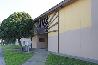 25 W I St in Los Banos, CA - Building Photo - Building Photo