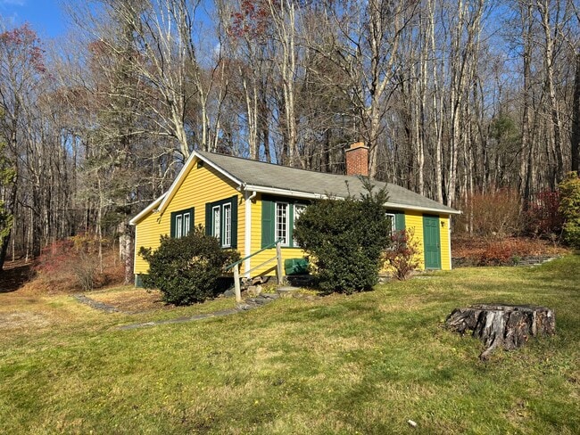 28 Carpenter Rd in New Hartford, CT - Building Photo - Building Photo
