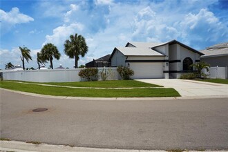 917 Shagos Dr in Apollo Beach, FL - Building Photo - Building Photo