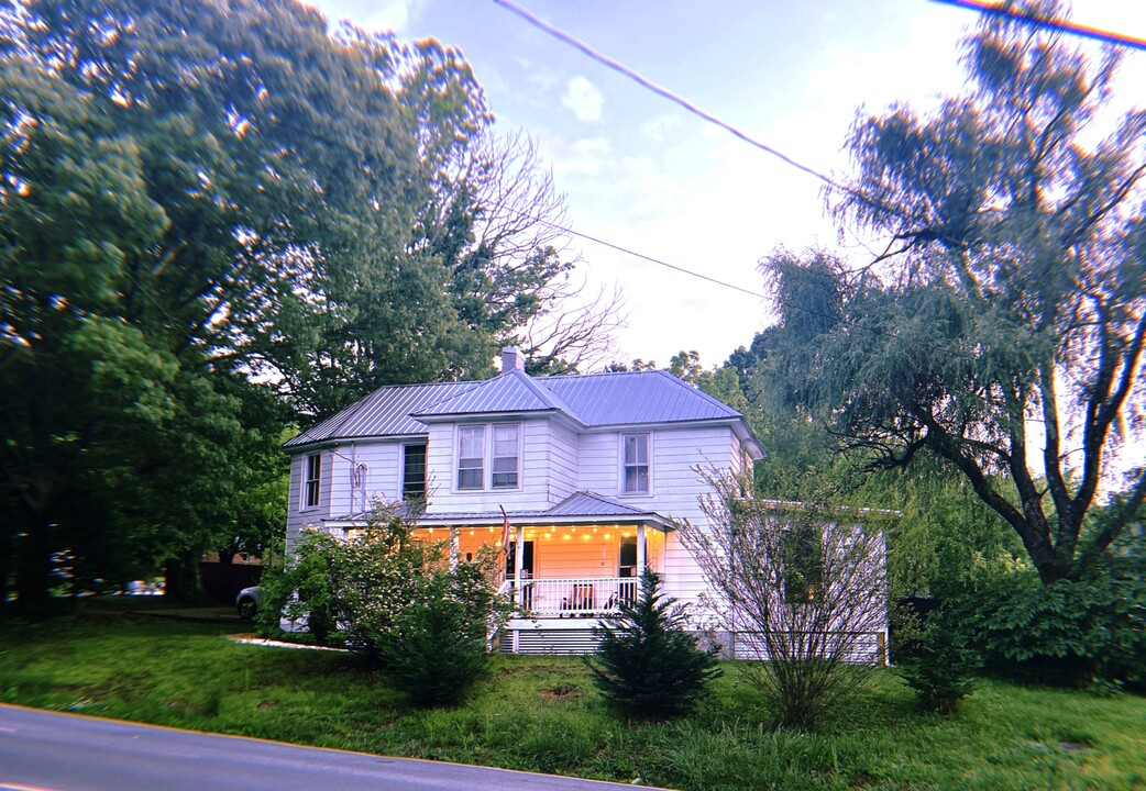 502 Monte Vista Rd in Candler, NC - Building Photo