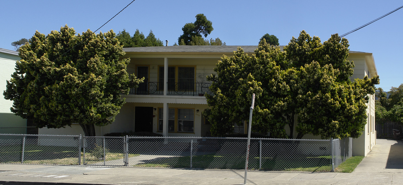 3450-3452 School St in Oakland, CA - Building Photo