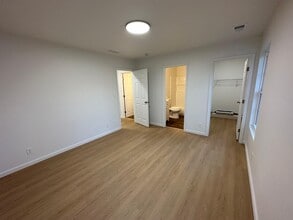 11007 Thunder Dr in Louisville, KY - Building Photo - Building Photo