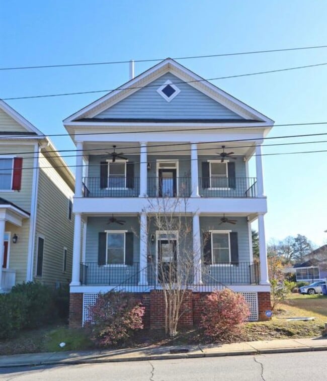 property at 1008 Woodrow St