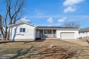 370 NJ-156 in Hamilton Township, NJ - Building Photo