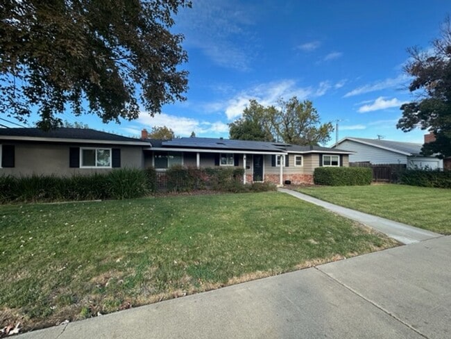 1 Cypress Dr in Woodland, CA - Building Photo - Building Photo