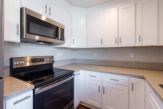 Pentagon Apartments in Fremont, CA - Building Photo - Interior Photo