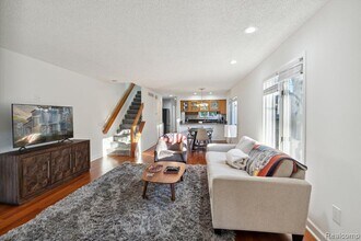 677 E Lincoln St in Birmingham, MI - Foto de edificio - Building Photo