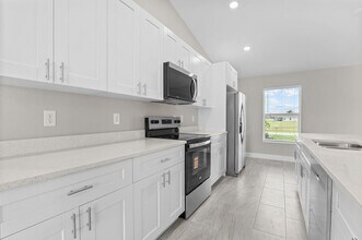 3927 NE 12th Ave in Cape Coral, FL - Building Photo - Building Photo