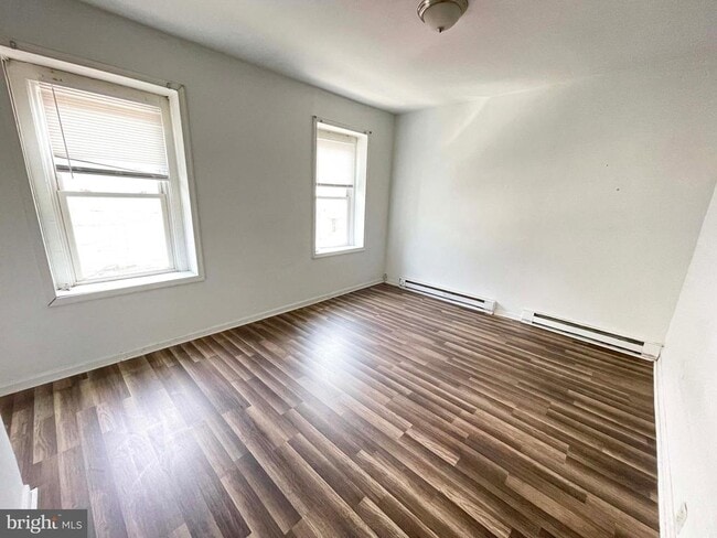 2952 Kensington Ave in Philadelphia, PA - Building Photo - Building Photo