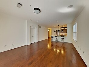 3818 Holland Ave-Unit -109 in Dallas, TX - Building Photo - Building Photo