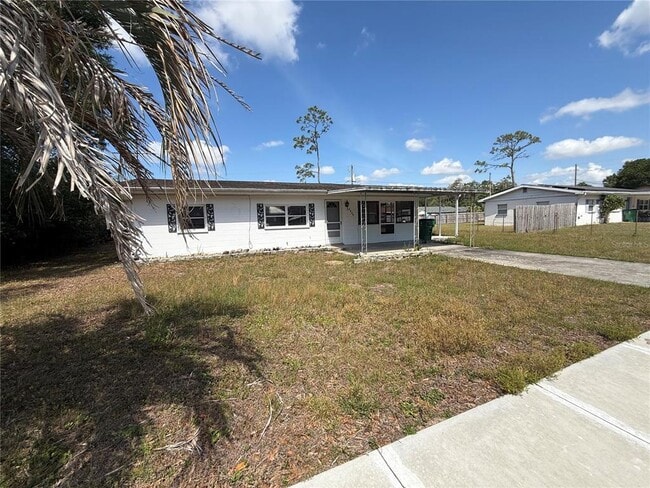 6035 10th St in Zephyrhills, FL - Building Photo - Building Photo