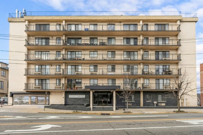 233 12th St in Palisades Park, NJ - Building Photo - Building Photo