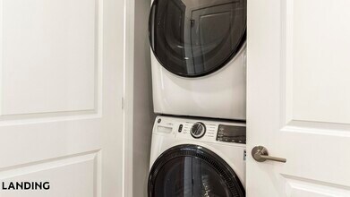 10670 Jake Jabs Blvd, Unit 2304 in Longmont, CO - Foto de edificio - Building Photo