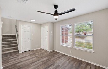 10807 Indigo Creek, Unit 115 in San Antonio, TX - Building Photo - Building Photo