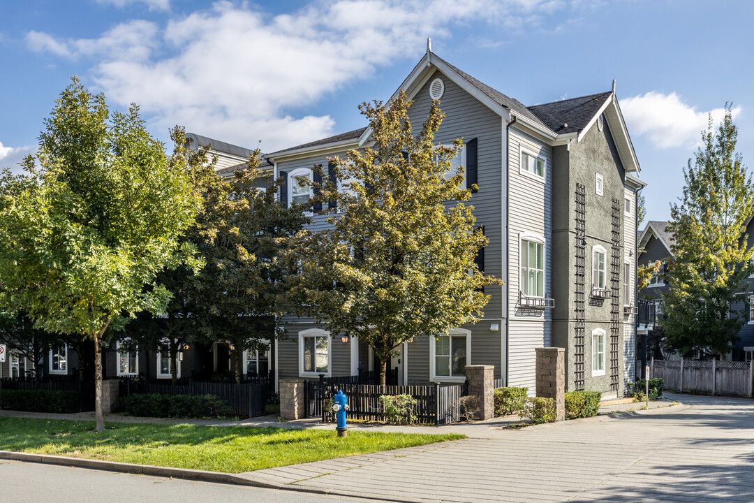 La Rue in Surrey, BC - Building Photo