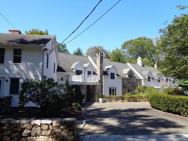531 Hollow Tree Ridge Rd