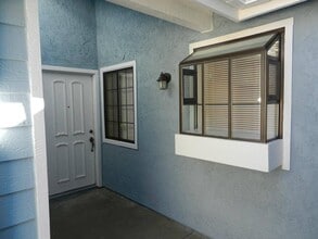 37632 13th St E in Palmdale, CA - Building Photo - Building Photo