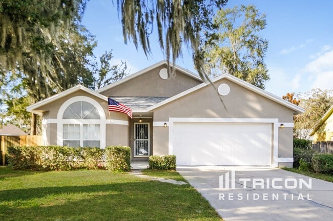 3910 Creek Woods Dr in Plant City, FL - Building Photo - Building Photo