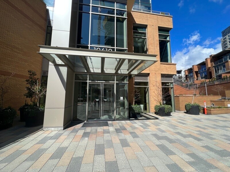 10610 NE 9th Pl in Bellevue, WA - Building Photo