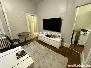 44 Phillips St, Unit 3 in Boston, MA - Foto de edificio - Building Photo