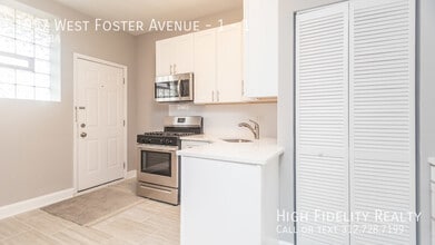 1057 W Foster Ave in Chicago, IL - Building Photo - Building Photo