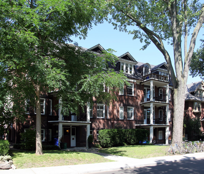 532 Palmerston Ave in Toronto, ON - Building Photo