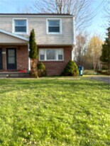 837 Beach Rd in Angola, NY - Building Photo