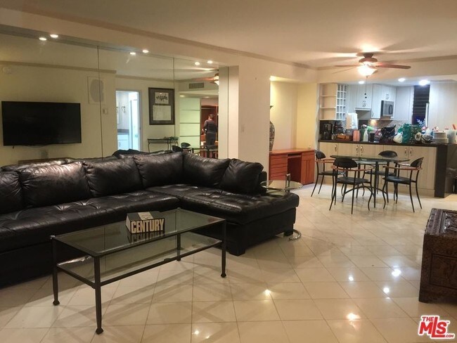 4314 Marina City Dr-Unit -526 in Marina Del Rey, CA - Building Photo - Building Photo